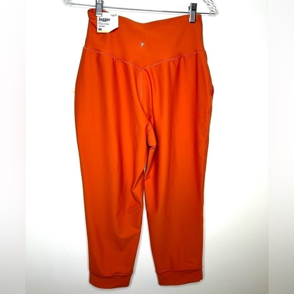 Old Navy Powersoft Go Dry Crop Joggers - Picture 4 of 7
